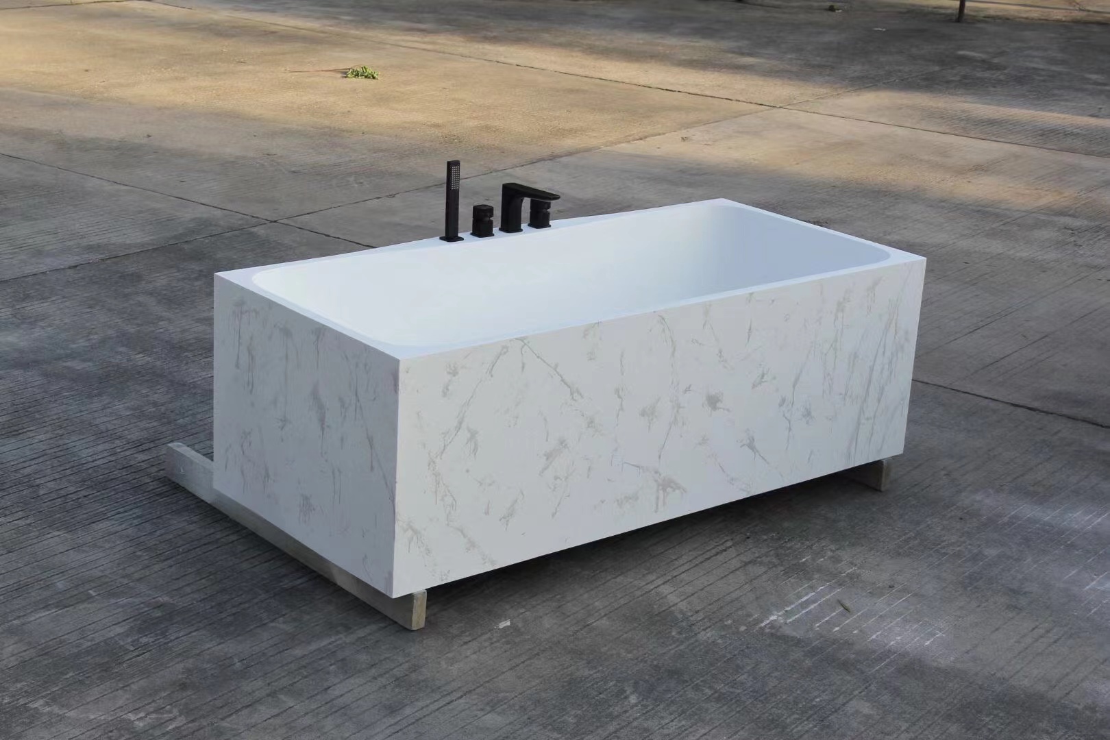 Rectangular ink-painted artificial stone bathtub with black copper faucet